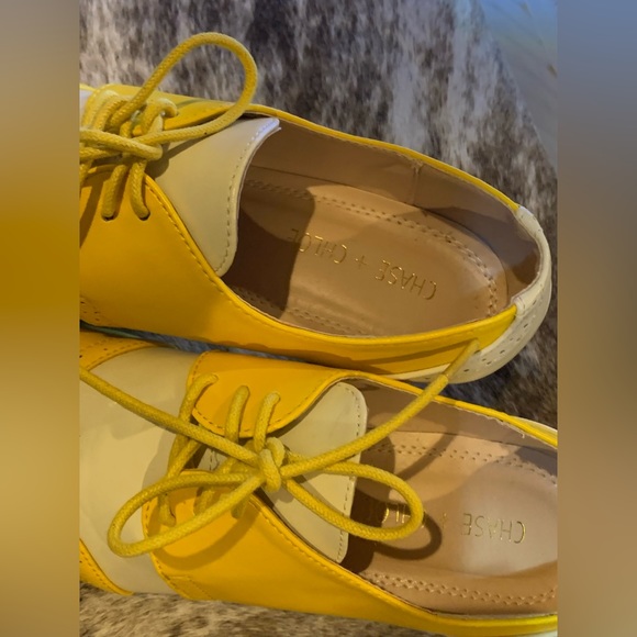 Chase & Chloe 7.5 yellow and white heels. - Picture 2 of 7